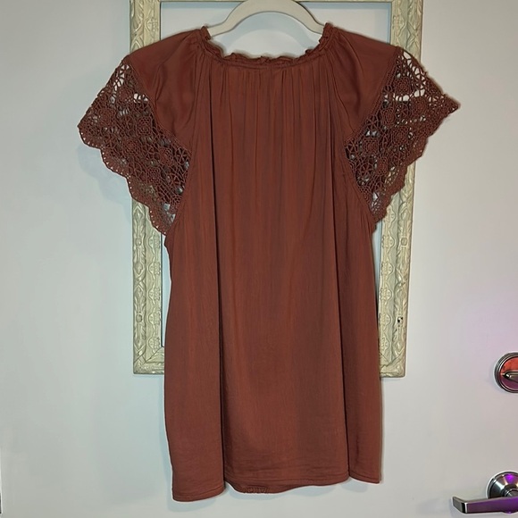 OLD NAVY | Relaxed Tie-Neck Crochet-Lace Sleeve Blouse in Rust - Picture 7 of 12
